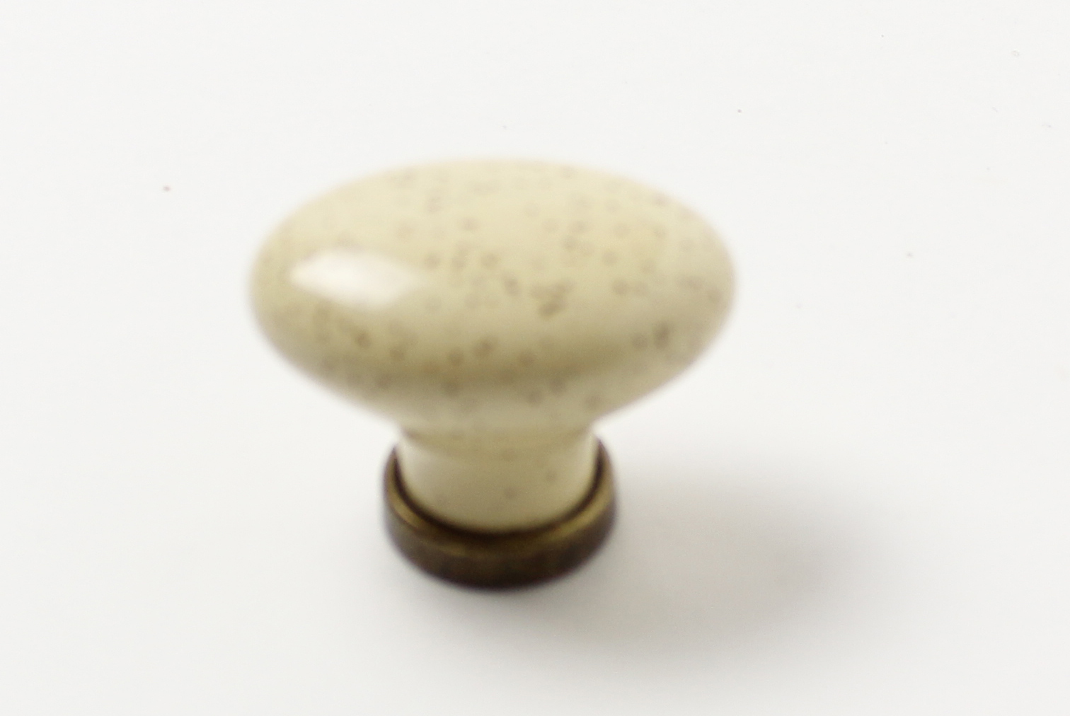 91057 knopka porcelánová 25x34 pepř