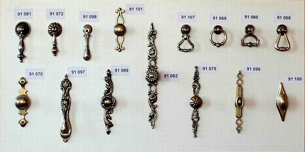 91080 úchytka visací 46x39mm staromosaz