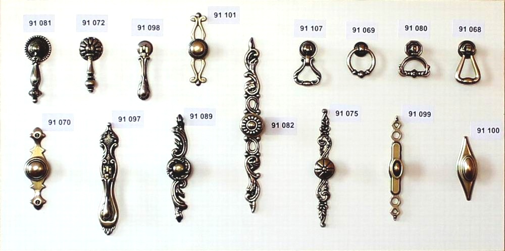 91097 úchytka visací 125x23mm staromosaz