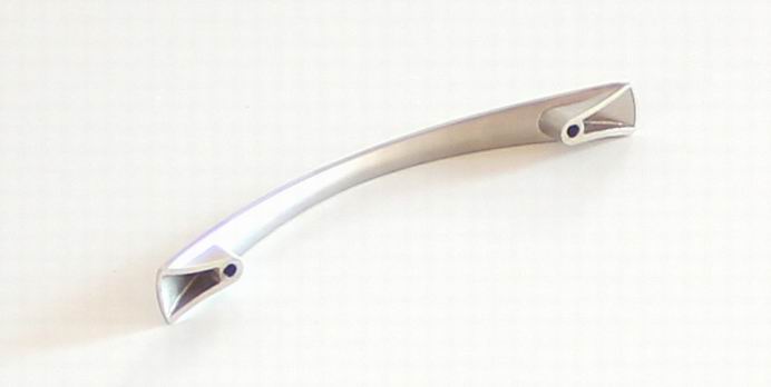 91109 úchytka U024 rozteč 96mm sat.nikl