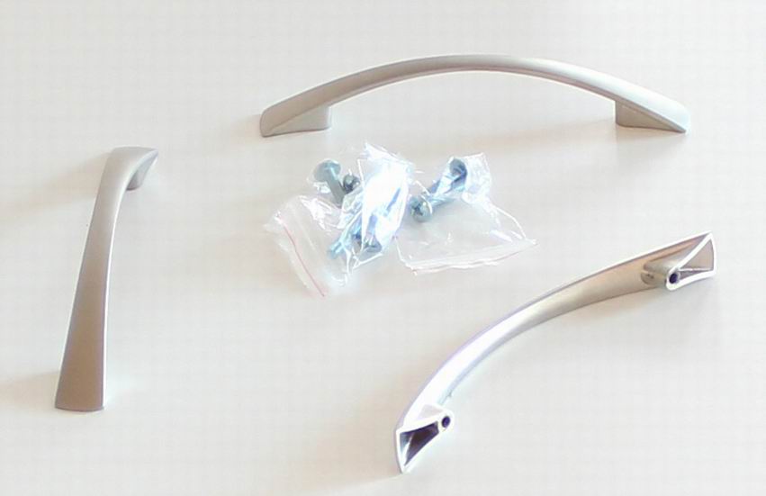 91109 úchytka U024 rozteč 96mm sat.nikl