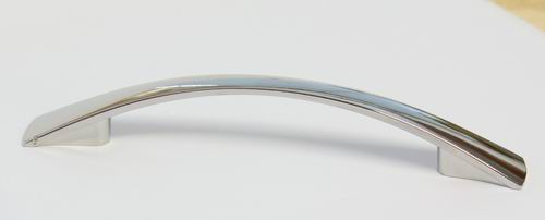 91111 úchytka U024 rozteč 96mm chrom lesk