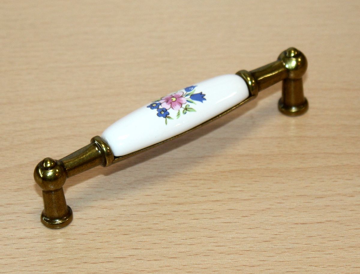 91113 úchytka rozteč 96mm staromosaz kytka