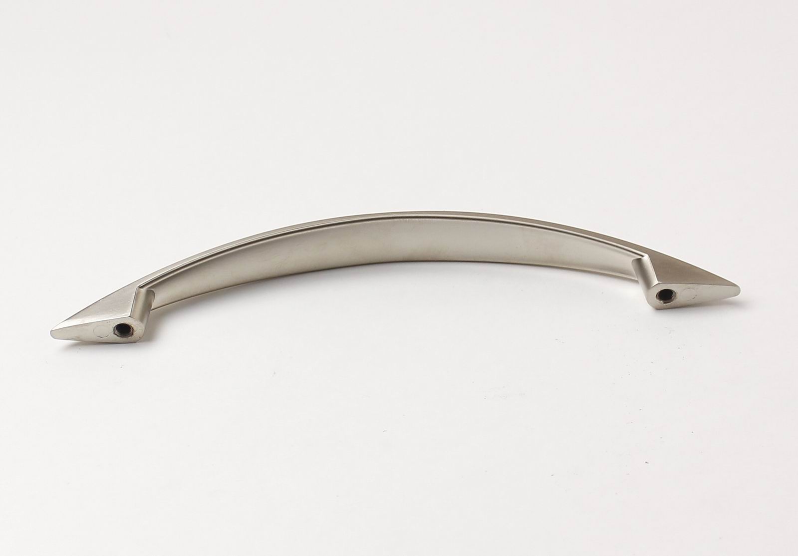 91144 úchytka U031 rozteč 128mm sat. nikl