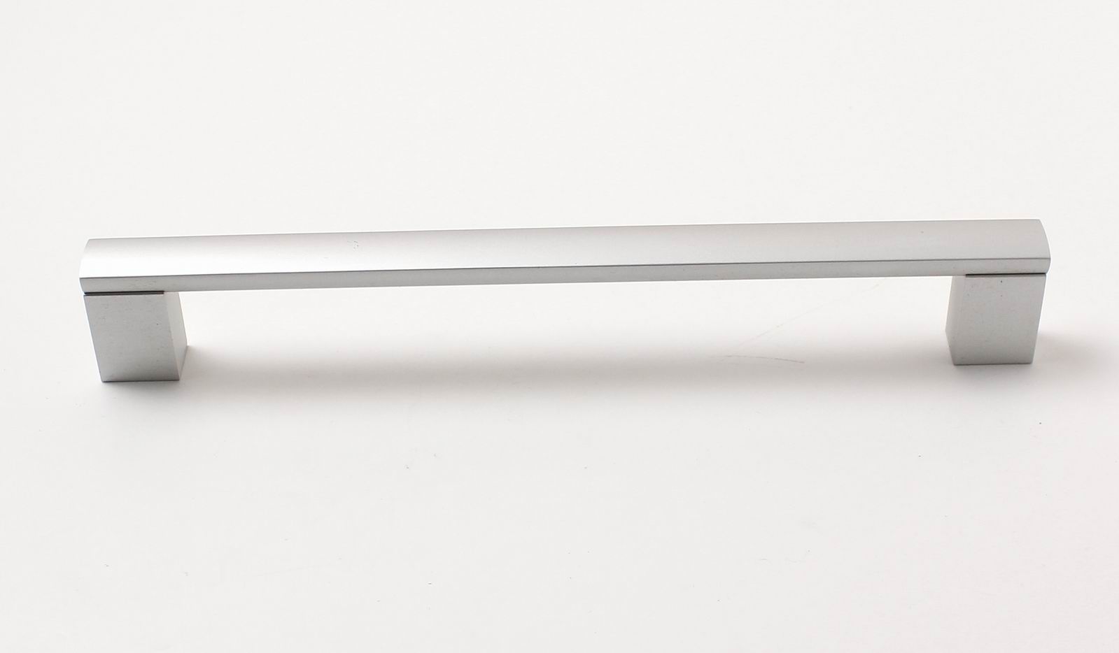 91411- úchytka 224mm hliník