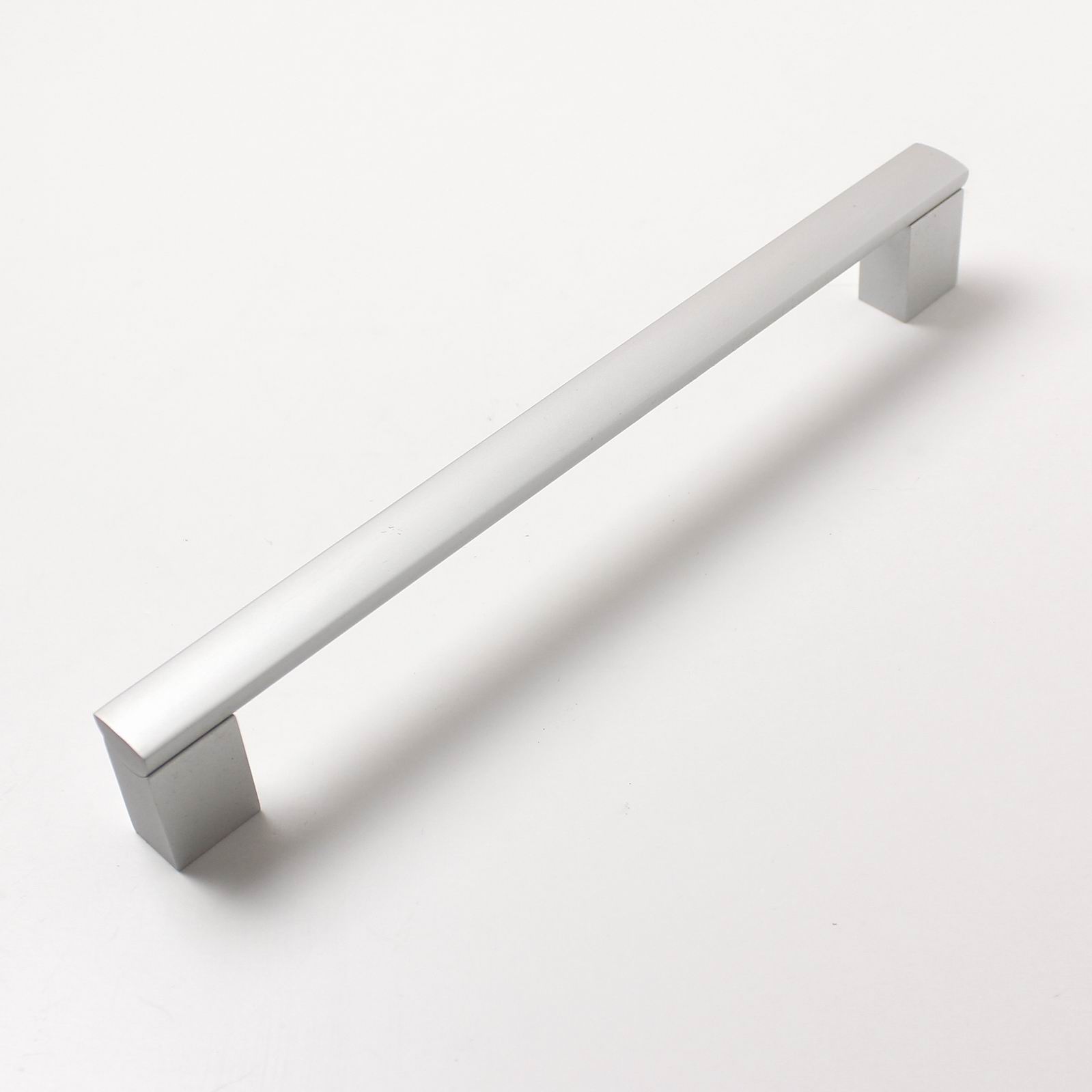 91411- úchytka 224mm hliník