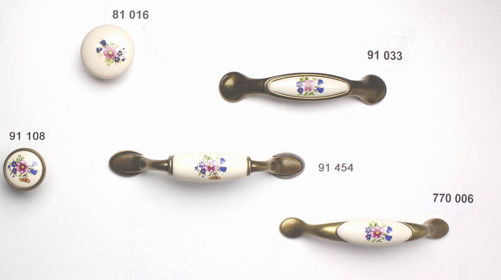 91454- Úchyt 96mm porcelán kytka