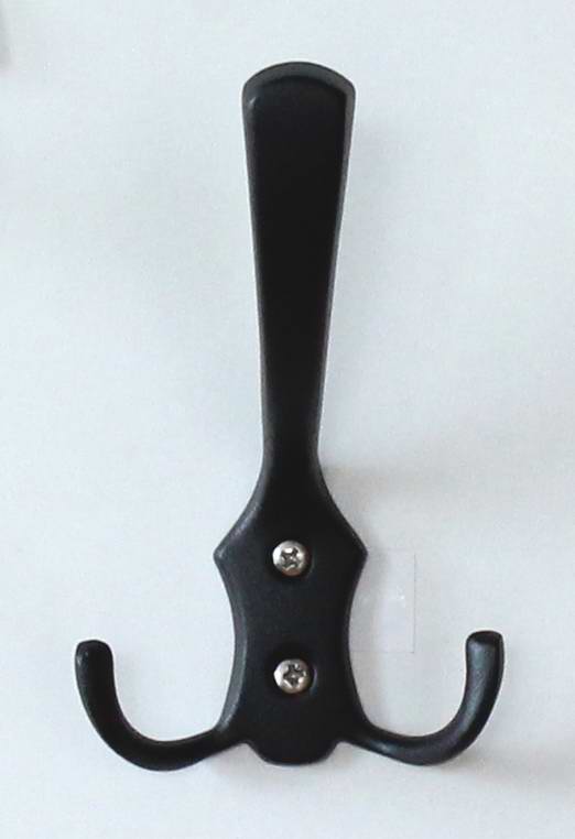V2. věšák černý
