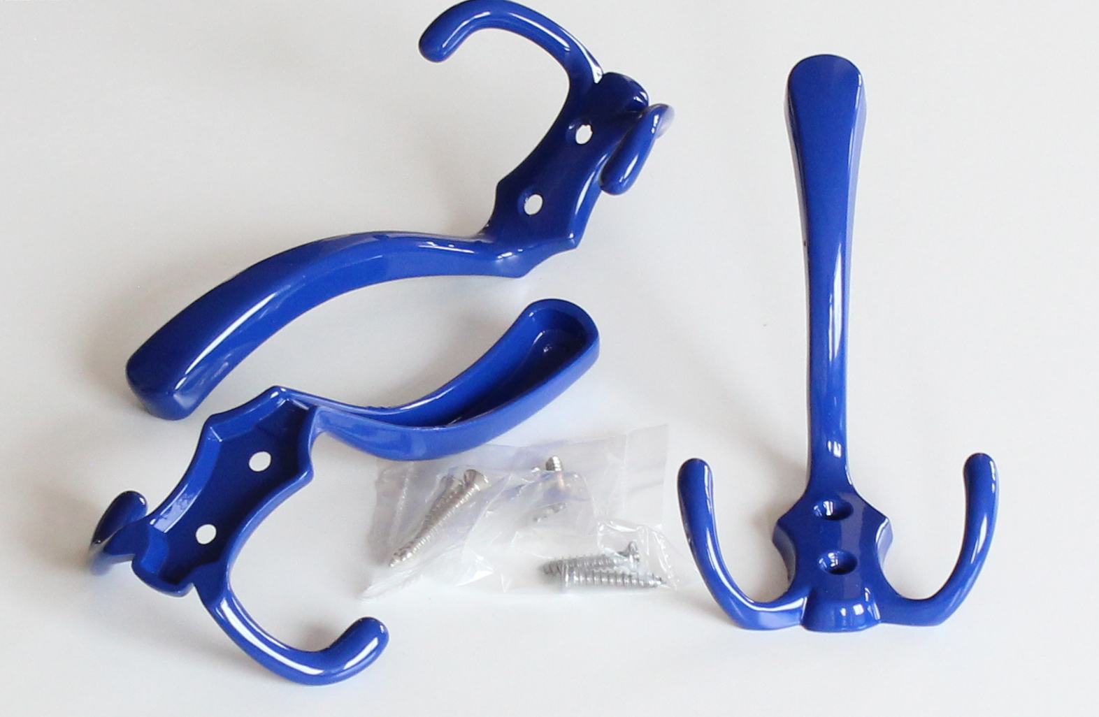 V2. věšák modrý