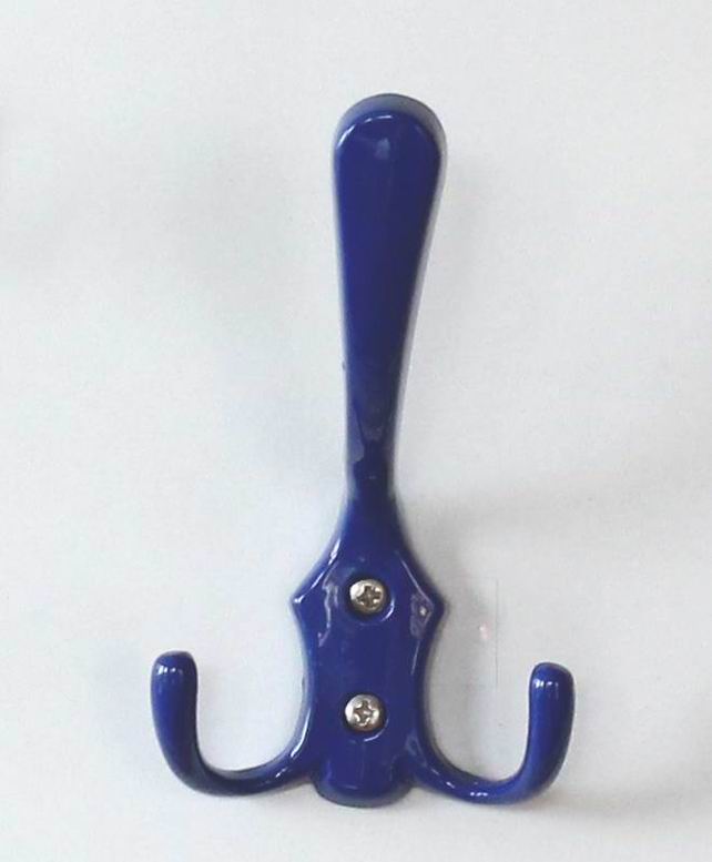 V2. věšák modrý
